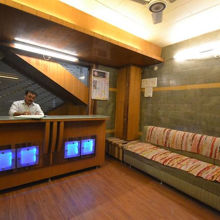 Hotel Sai Hari Prasad Sirdi Kültér fotó