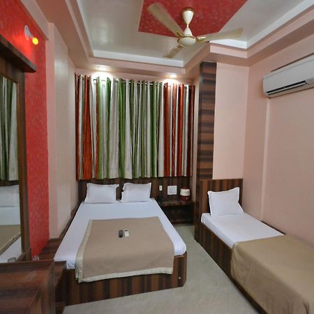 Hotel Sai Hari Prasad Sirdi Kültér fotó