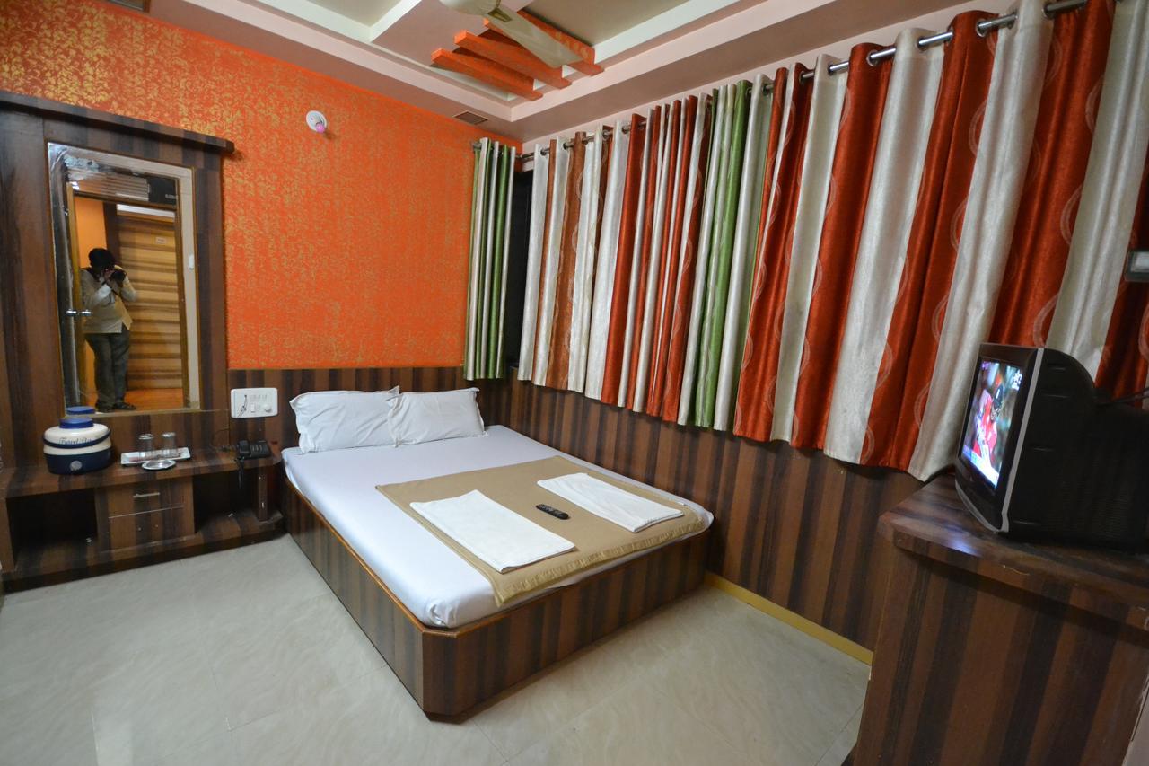Hotel Sai Hari Prasad Sirdi Kültér fotó