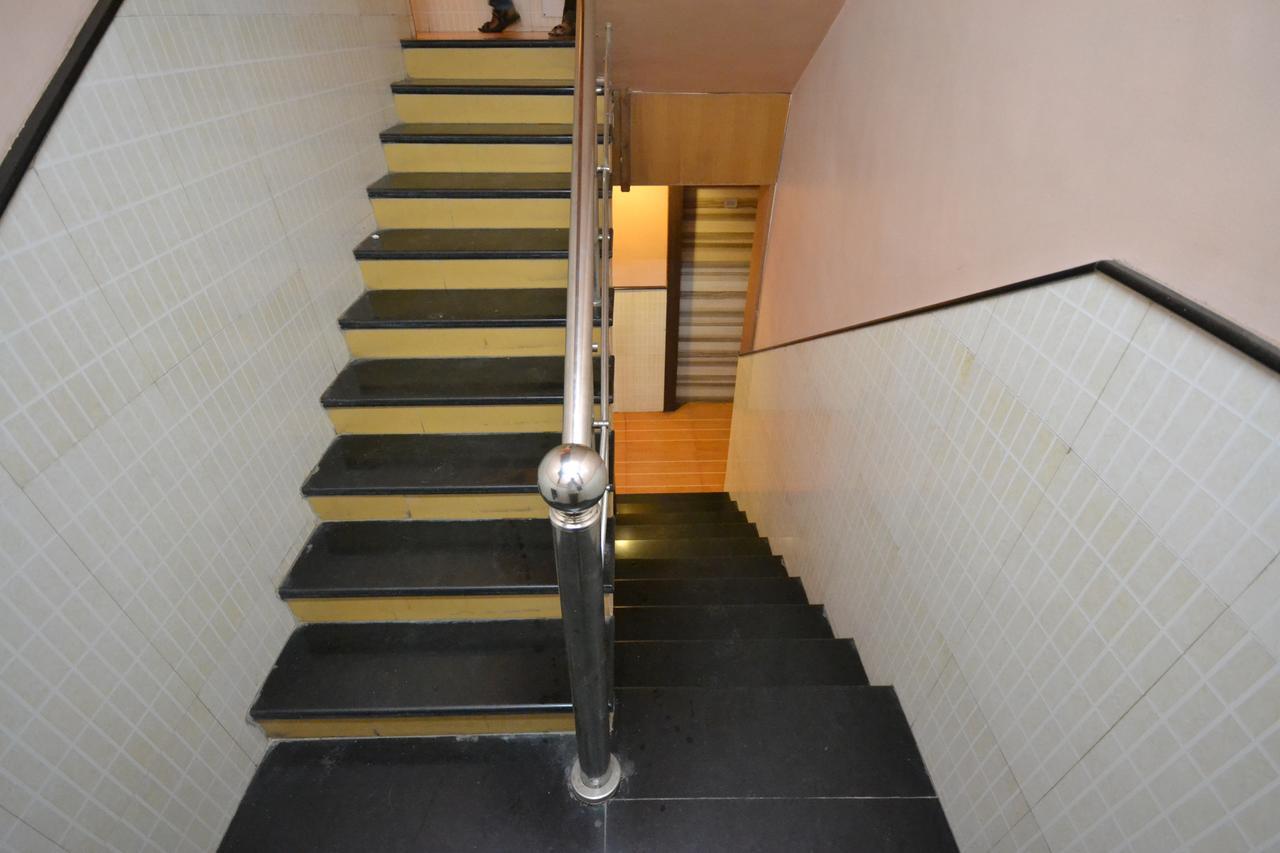 Hotel Sai Hari Prasad Sirdi Kültér fotó