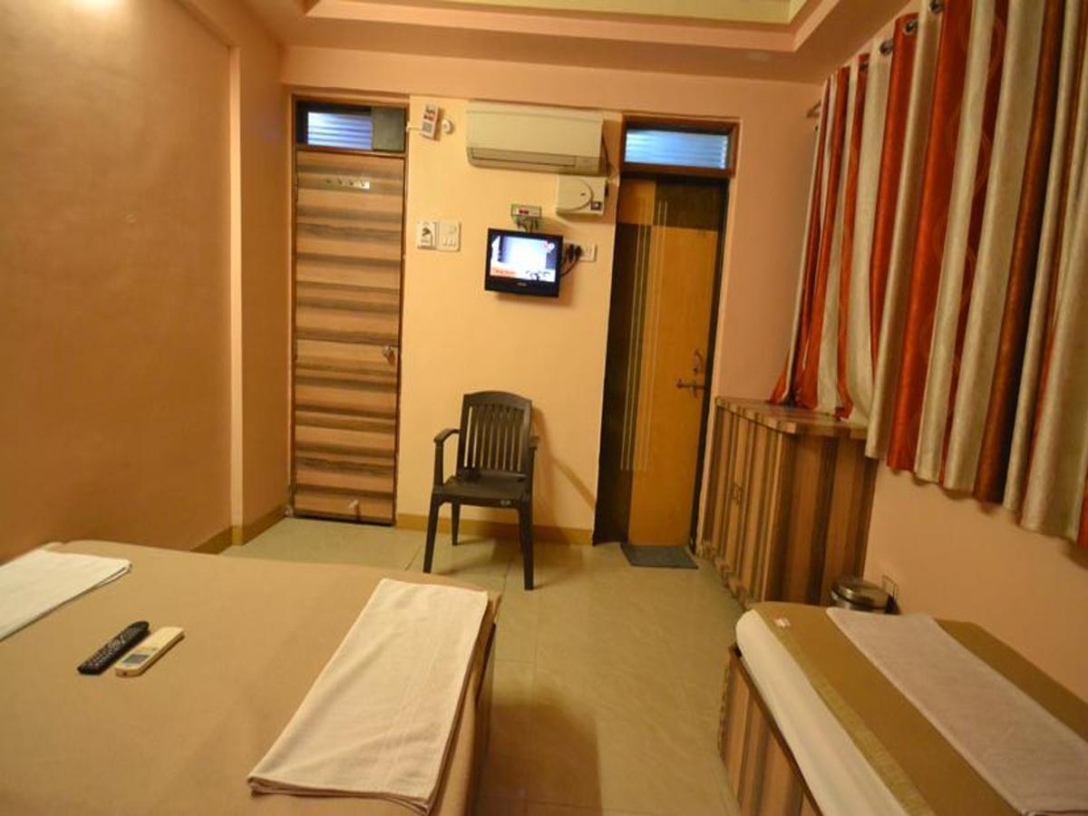 Hotel Sai Hari Prasad Sirdi Kültér fotó